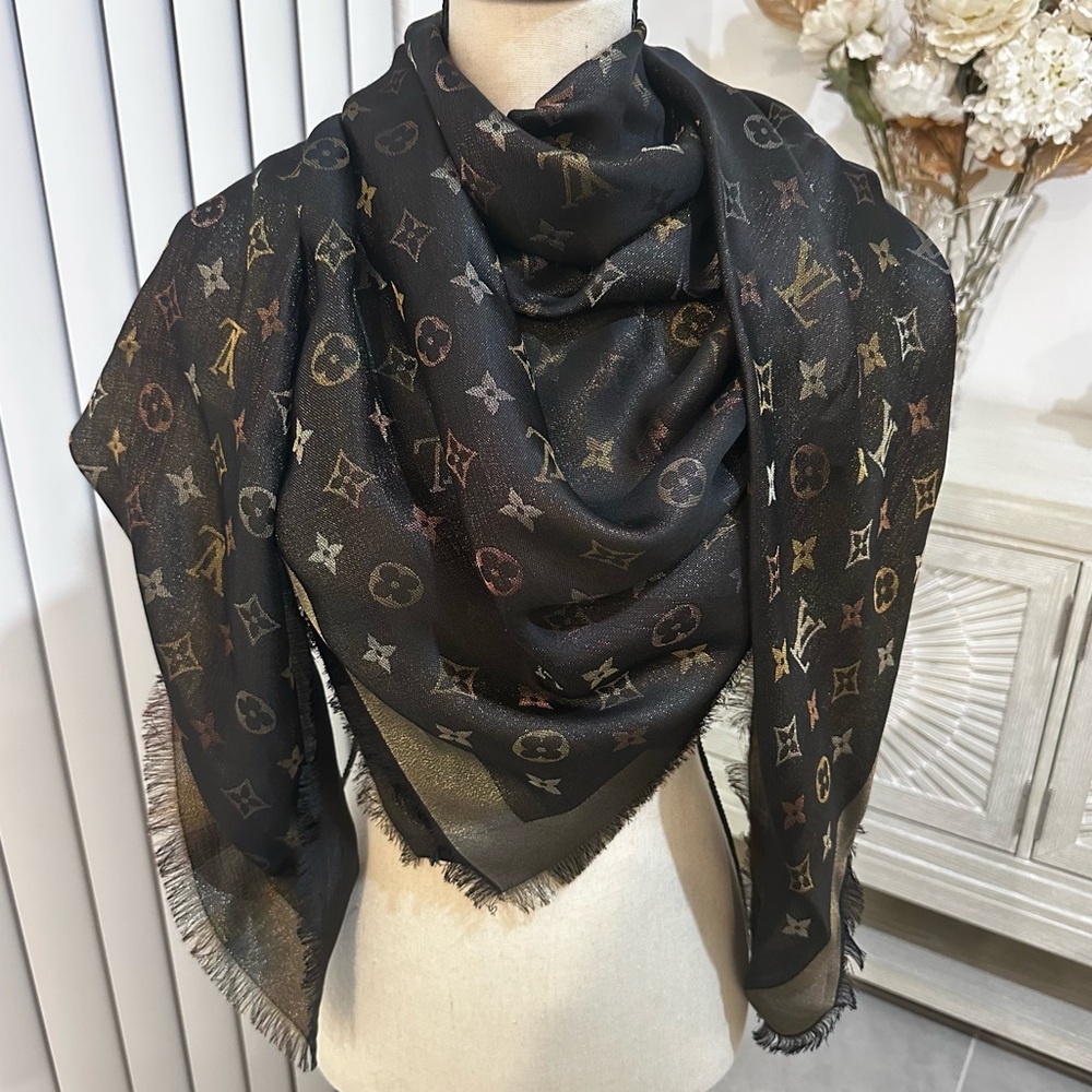 New LOUIS VUITTON LTDE So Shine Monogram Shawl - Picture 3 of 9